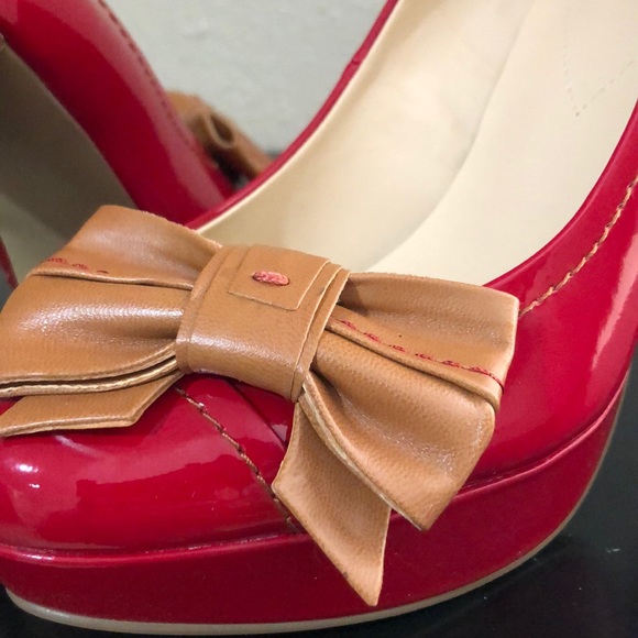 Red platform heels with bow and detail stitching - Picture 6 of 6
